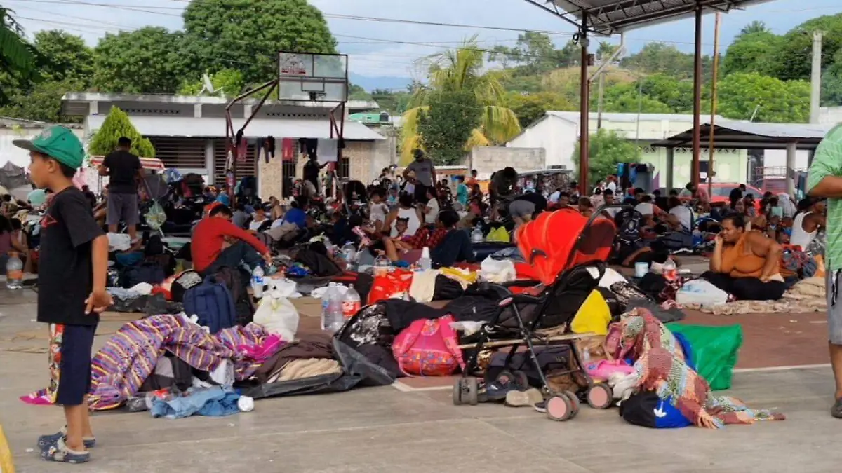 migrantes en cancha de de mapastepec